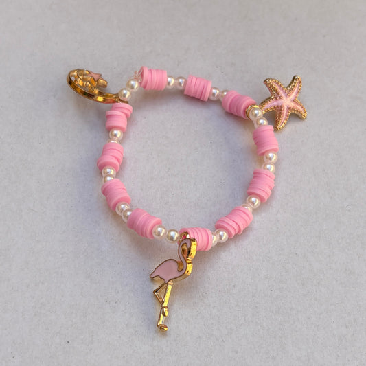 Pulsera rosa con adornos